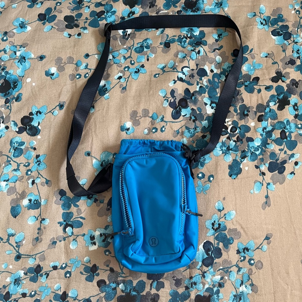 NWOT Lululemon water bottle Crossbody Bag